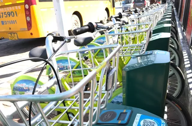 赤峰3500輛公共自行車，一部手機(jī)竟能騎走！只需簡(jiǎn)單一步…