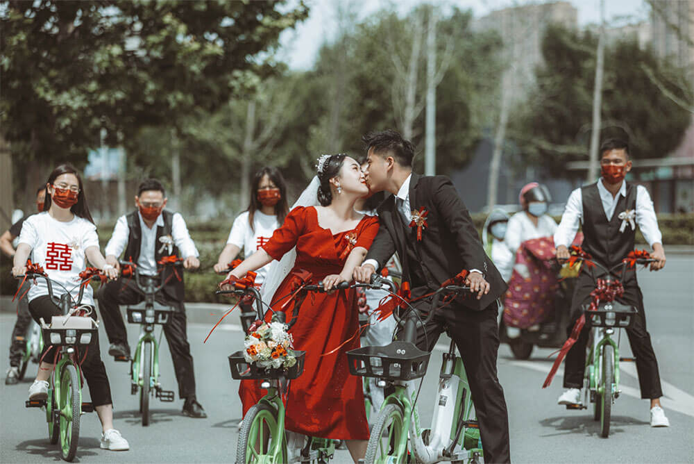 助力車變婚車，騎出獨(dú)特浪漫