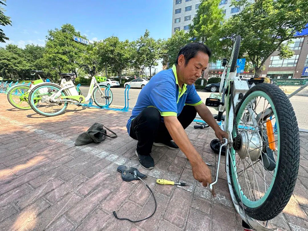 高溫下的堅(jiān)守：每天檢修200余輛故障車，確保市民騎行安全