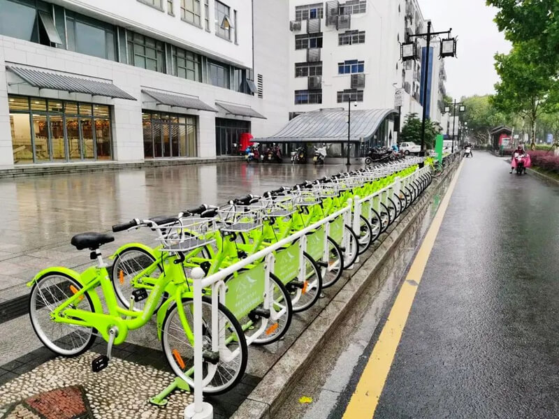 日均借車達(dá)15萬(wàn)次！“小綠車”13年“減碳”107萬(wàn)噸